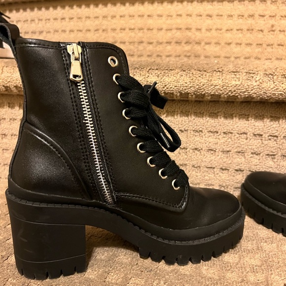 Wore just once - Picture 2 of 2